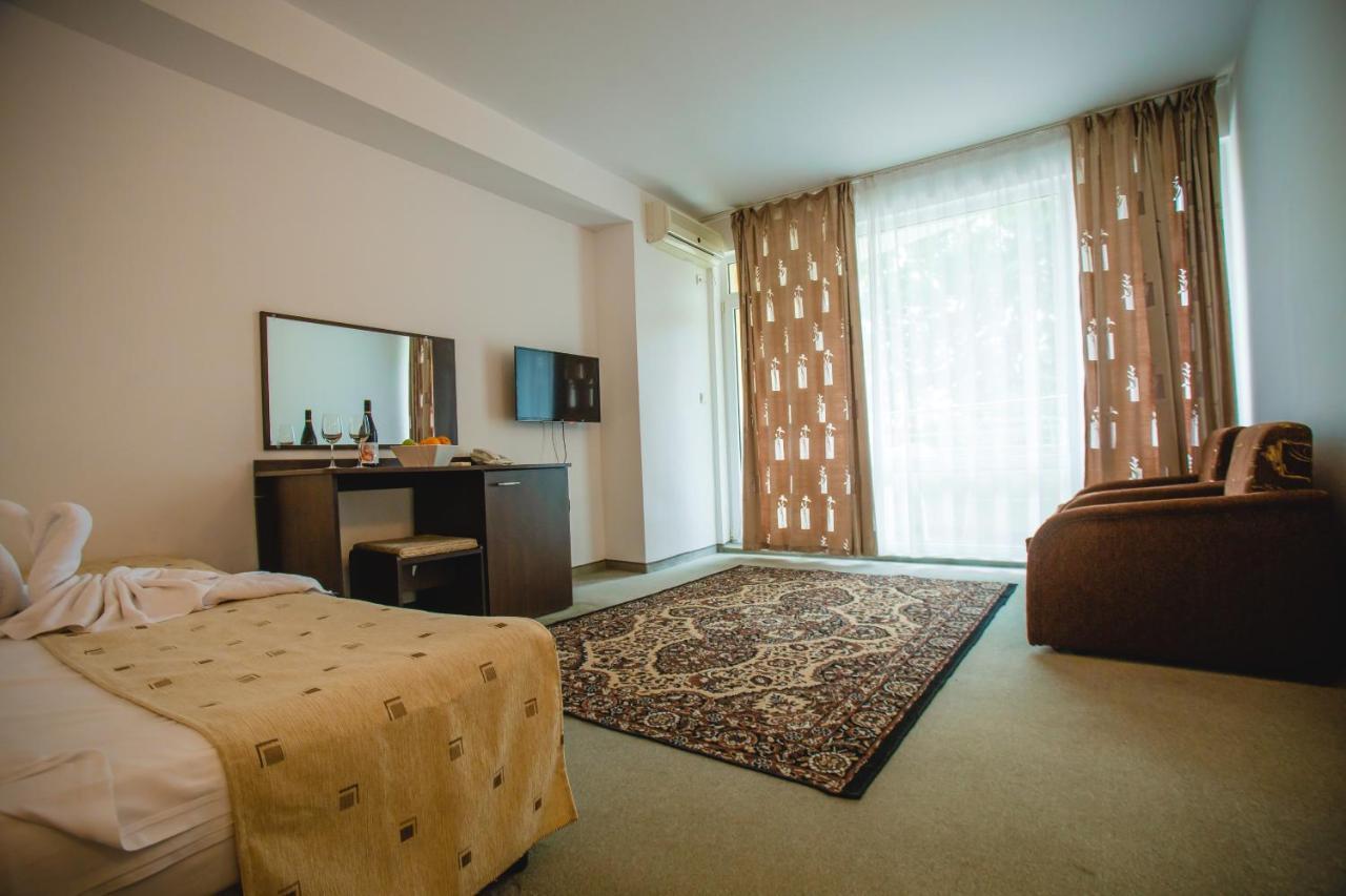 Deva Hotel Pantai Sunny Bagian luar foto